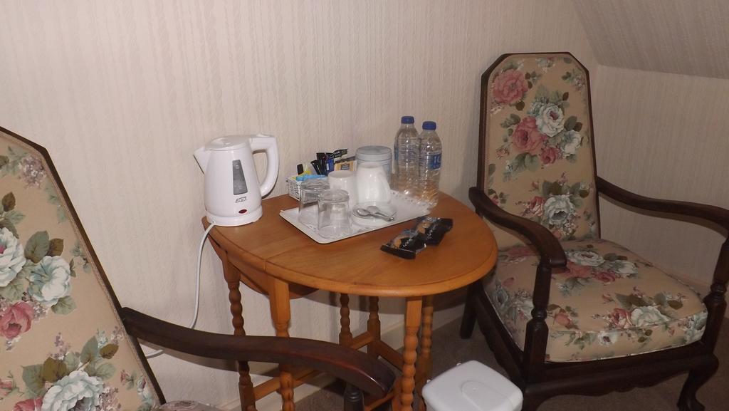 מטלוק Cedar House B&B חדר תמונה